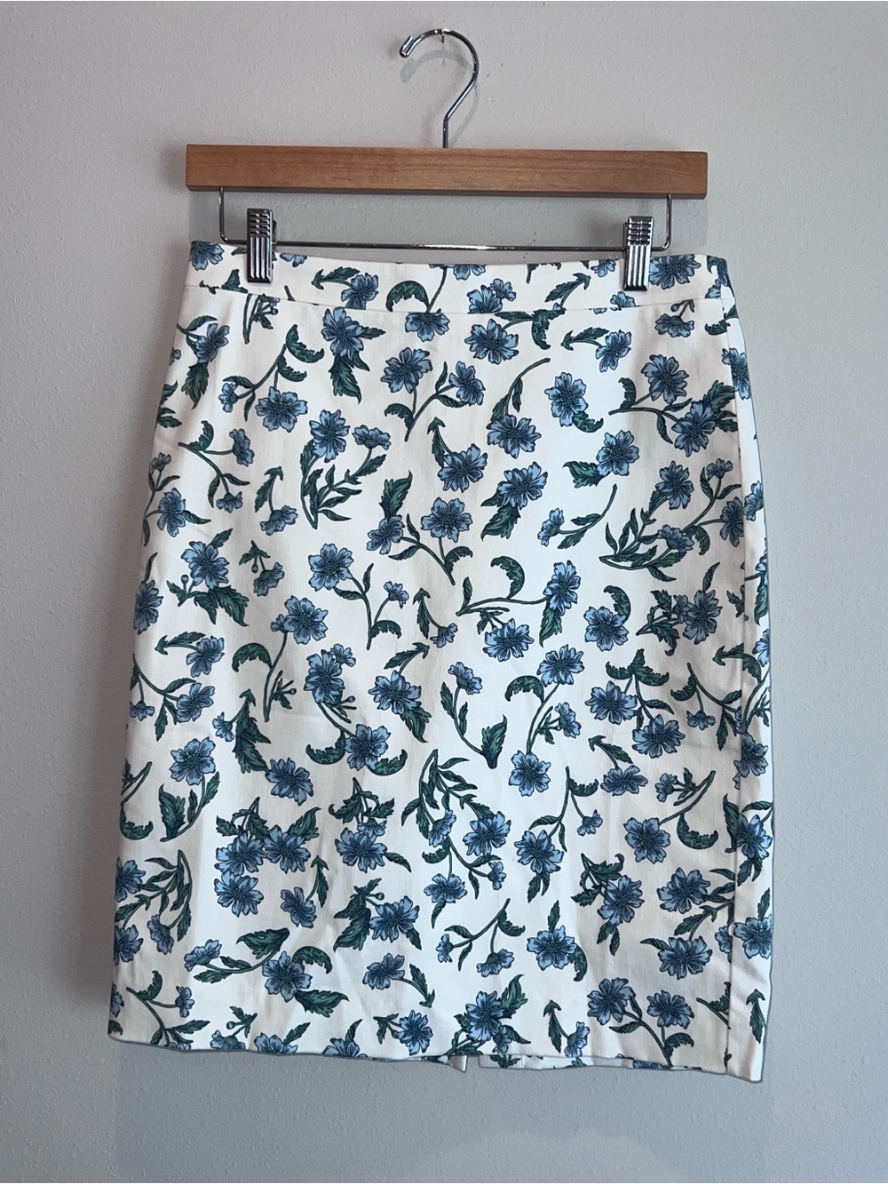 J Crew Blue White Floral Pencil Skirt Lined Back Zip Knee Length Career Sz 4